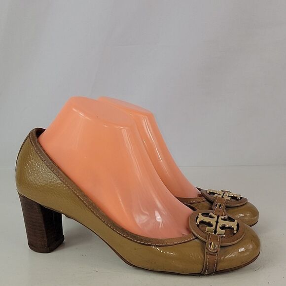 Tory Burch Beige Patent Aaden Logo Pumps - Picture 1 of 16